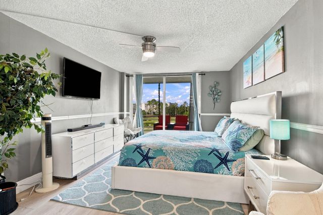 3465 Via Poinciana 405, Lake Worth, FL 33467