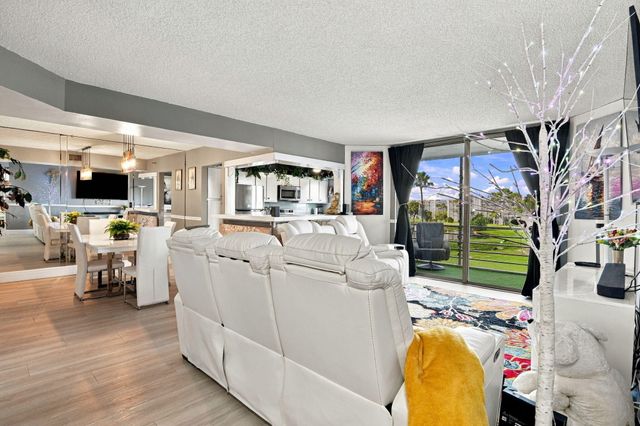 3465 Via Poinciana 405, Lake Worth, FL 33467