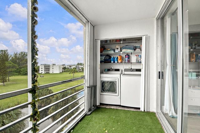3465 Via Poinciana 405, Lake Worth, FL 33467