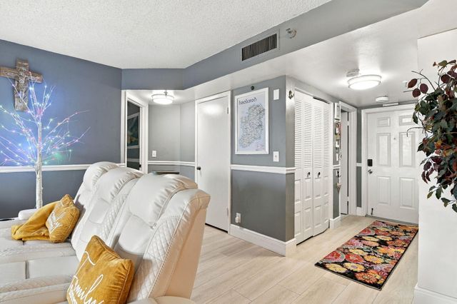 3465 Via Poinciana 405, Lake Worth, FL 33467