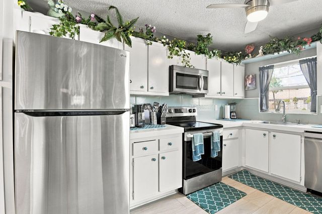 3465 Via Poinciana 405, Lake Worth, FL 33467
