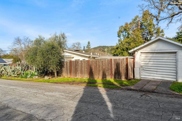 601 Baines Ave, Sonoma, CA 95476