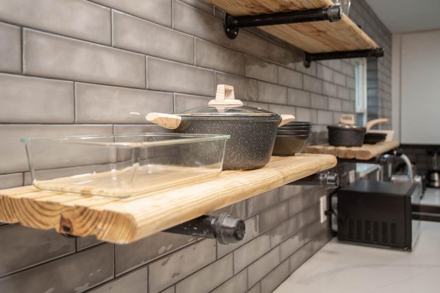 9515 Meadowglen Lane, Houston, TX 77063