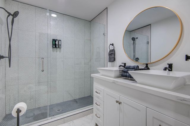 9515 Meadowglen Lane, Houston, TX 77063