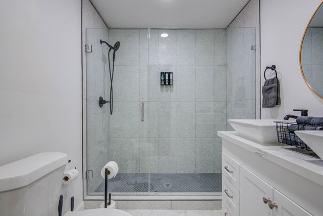 9515 Meadowglen Lane, Houston, TX 77063