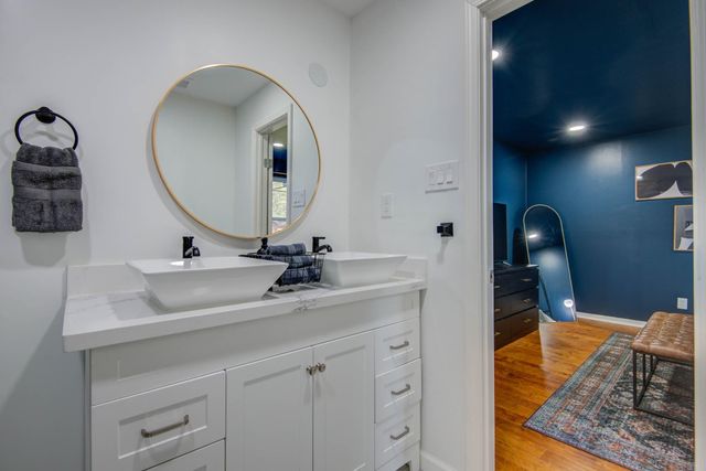 9515 Meadowglen Lane, Houston, TX 77063