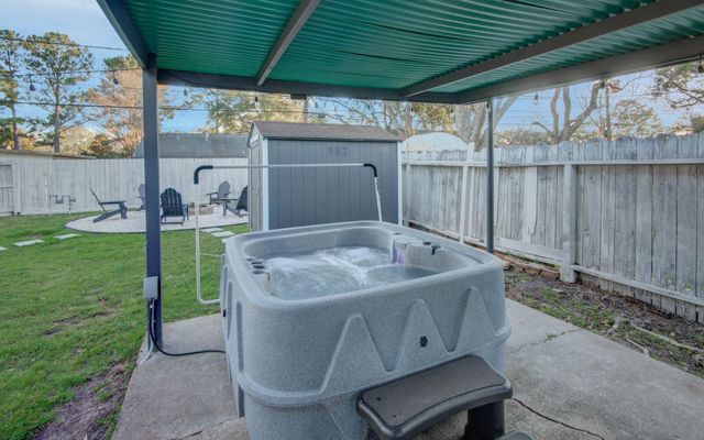 9515 Meadowglen Lane, Houston, TX 77063