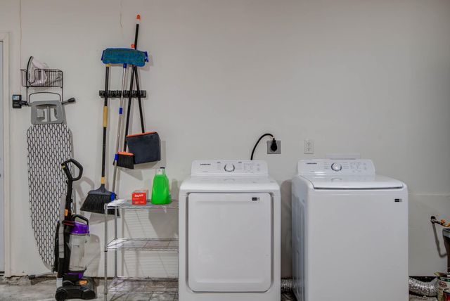 9515 Meadowglen Lane, Houston, TX 77063