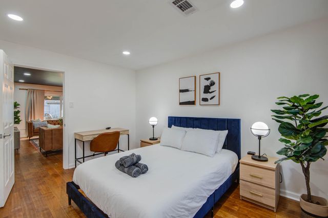 9515 Meadowglen Lane, Houston, TX 77063