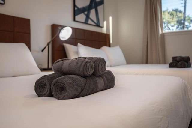 9515 Meadowglen Lane, Houston, TX 77063