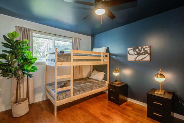 9515 Meadowglen Lane, Houston, TX 77063