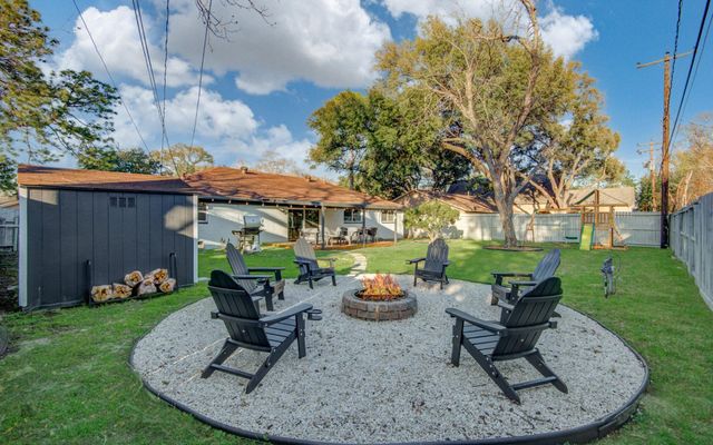 9515 Meadowglen Lane, Houston, TX 77063