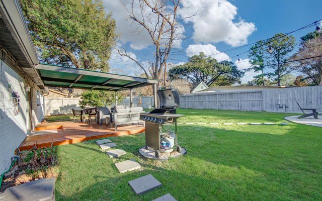 9515 Meadowglen Lane, Houston, TX 77063