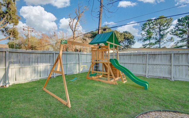 9515 Meadowglen Lane, Houston, TX 77063