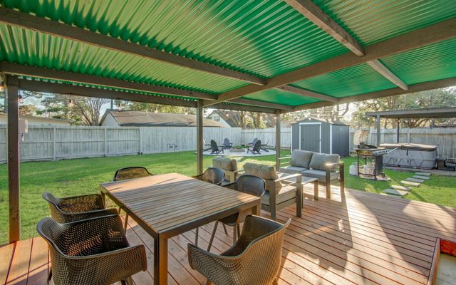 9515 Meadowglen Lane, Houston, TX 77063