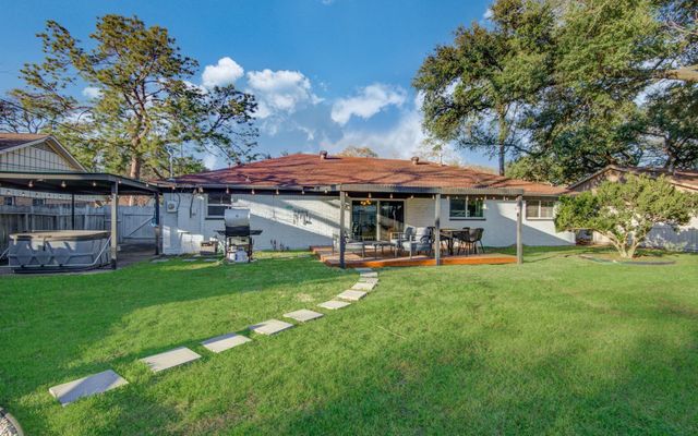 9515 Meadowglen Lane, Houston, TX 77063