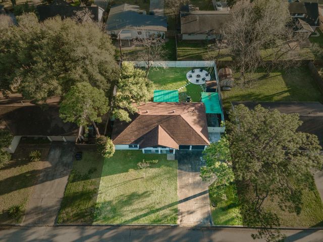 9515 Meadowglen Lane, Houston, TX 77063