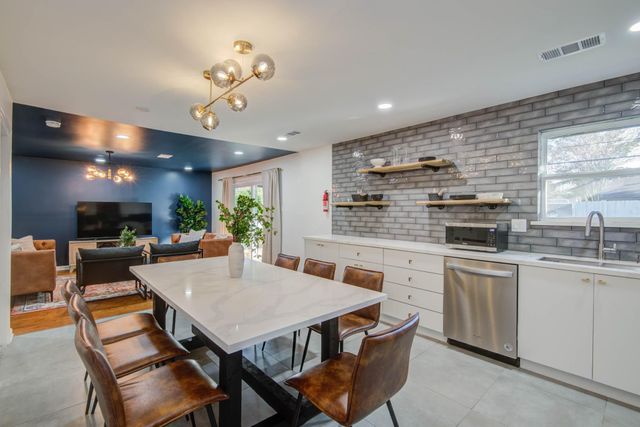 9515 Meadowglen Lane, Houston, TX 77063