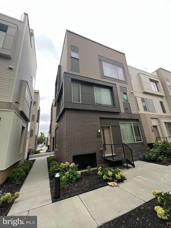 2122 KENSINGTON WALK, Philadelphia, PA 19125
