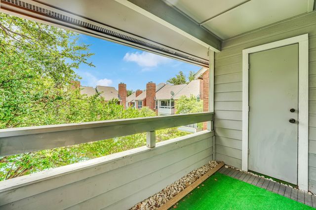 2105 Saint Michaels Drive, Arlington, TX 76011