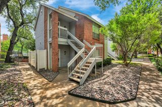 2105 Saint Michaels Drive, Arlington, TX 76011