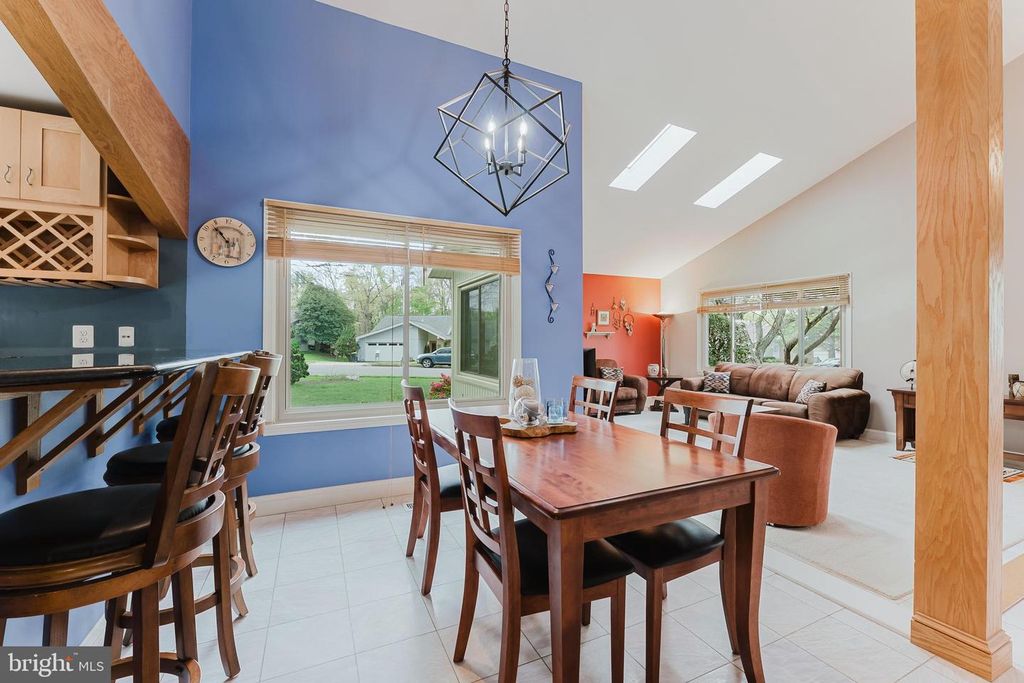 Image 16 of property listing at 5915 LOVEJOY CT, Springfield, VA 22152