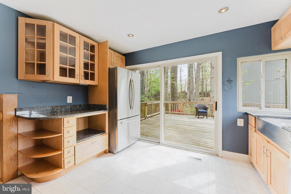 Image 20 of property listing at 5915 LOVEJOY CT, Springfield, VA 22152