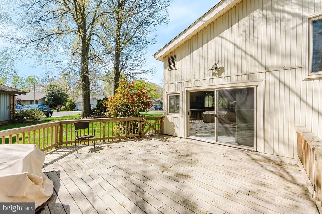 Image 21 of property listing at 5915 LOVEJOY CT, Springfield, VA 22152