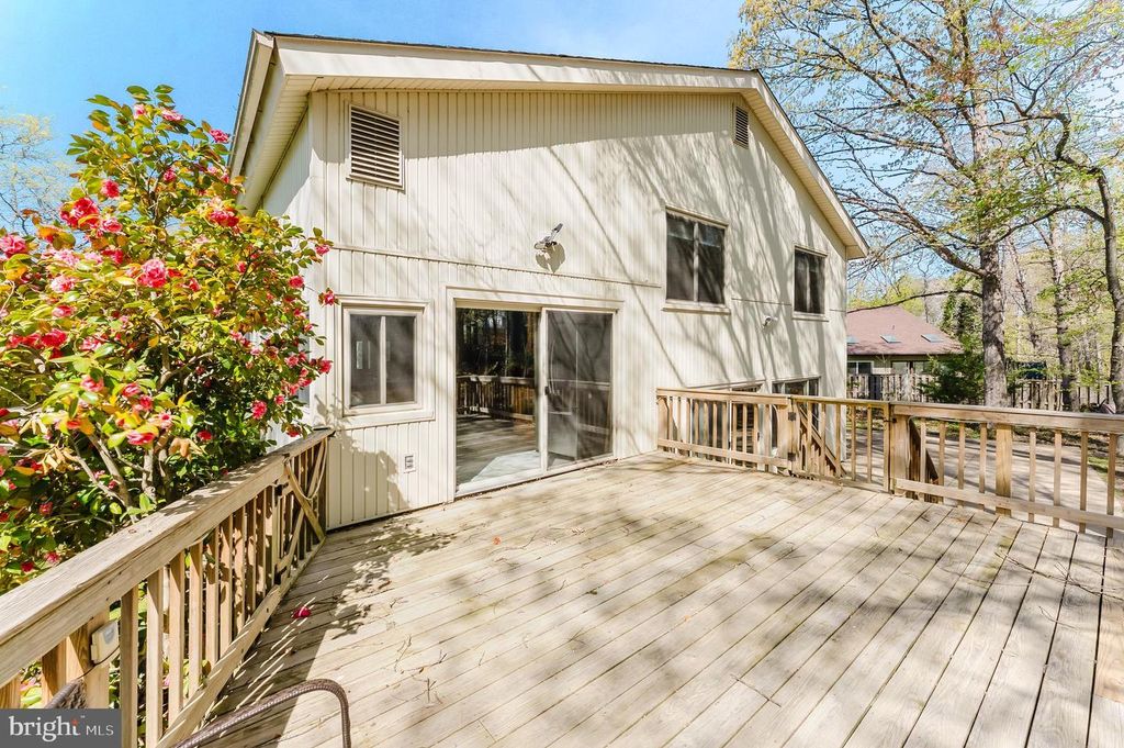 Image 22 of property listing at 5915 LOVEJOY CT, Springfield, VA 22152