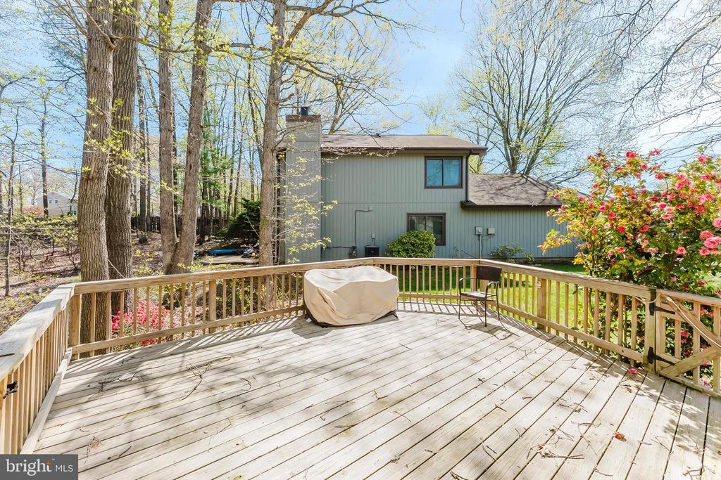 Image 23 of property listing at 5915 LOVEJOY CT, Springfield, VA 22152