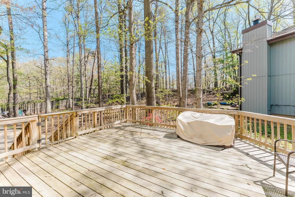 Image 24 of property listing at 5915 LOVEJOY CT, Springfield, VA 22152