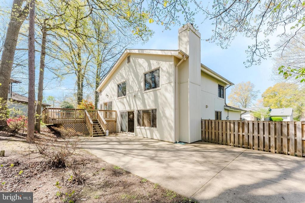 Image 25 of property listing at 5915 LOVEJOY CT, Springfield, VA 22152