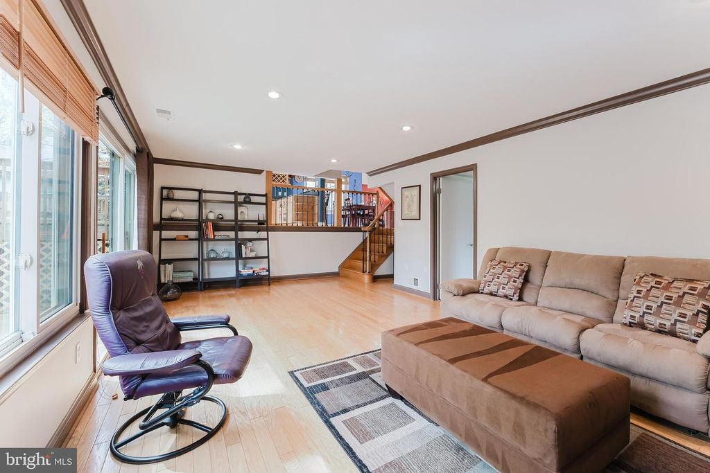 Image 29 of property listing at 5915 LOVEJOY CT, Springfield, VA 22152