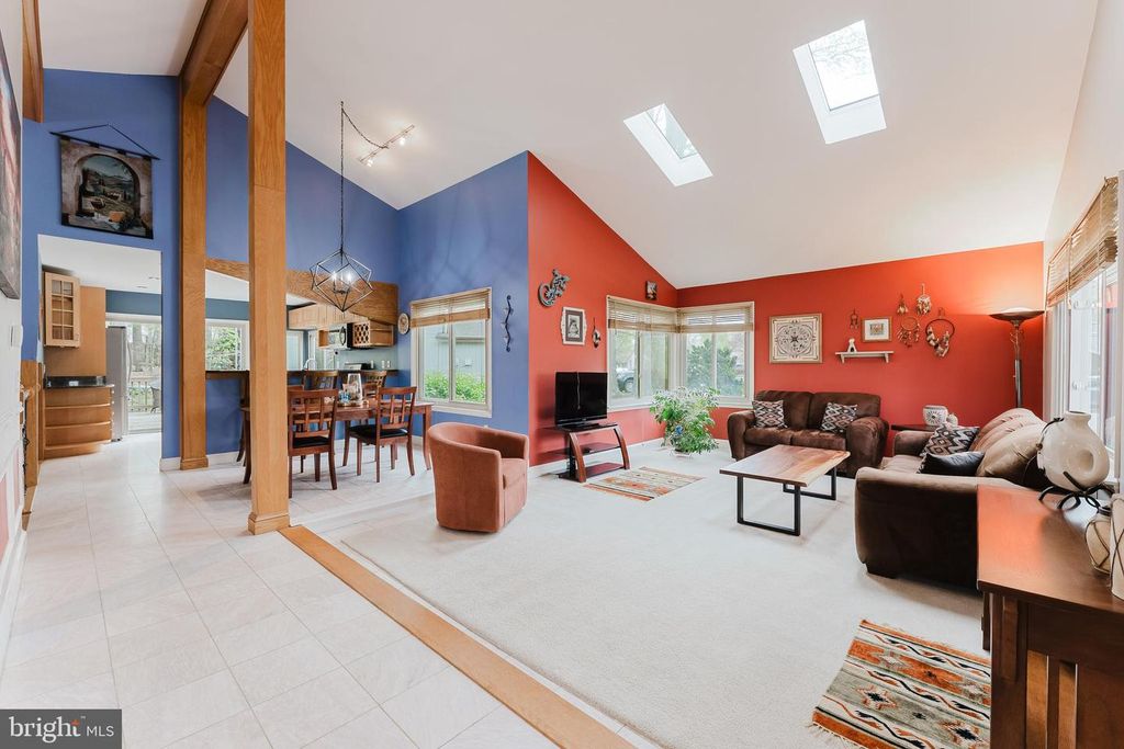 Image 3 of property listing at 5915 LOVEJOY CT, Springfield, VA 22152