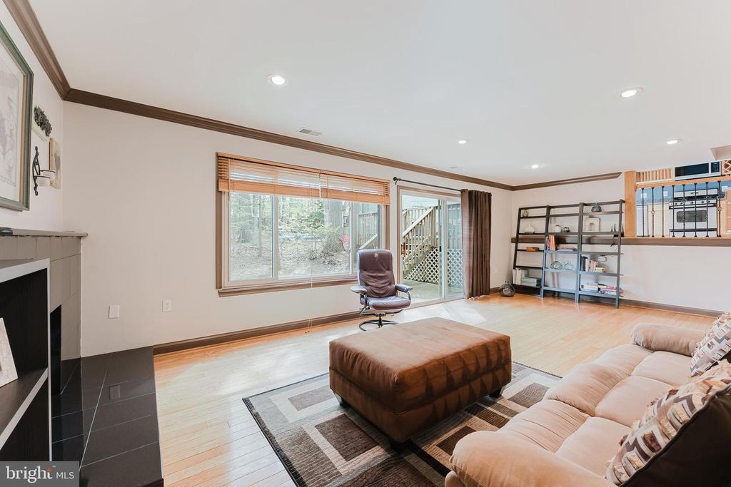 Image 30 of property listing at 5915 LOVEJOY CT, Springfield, VA 22152