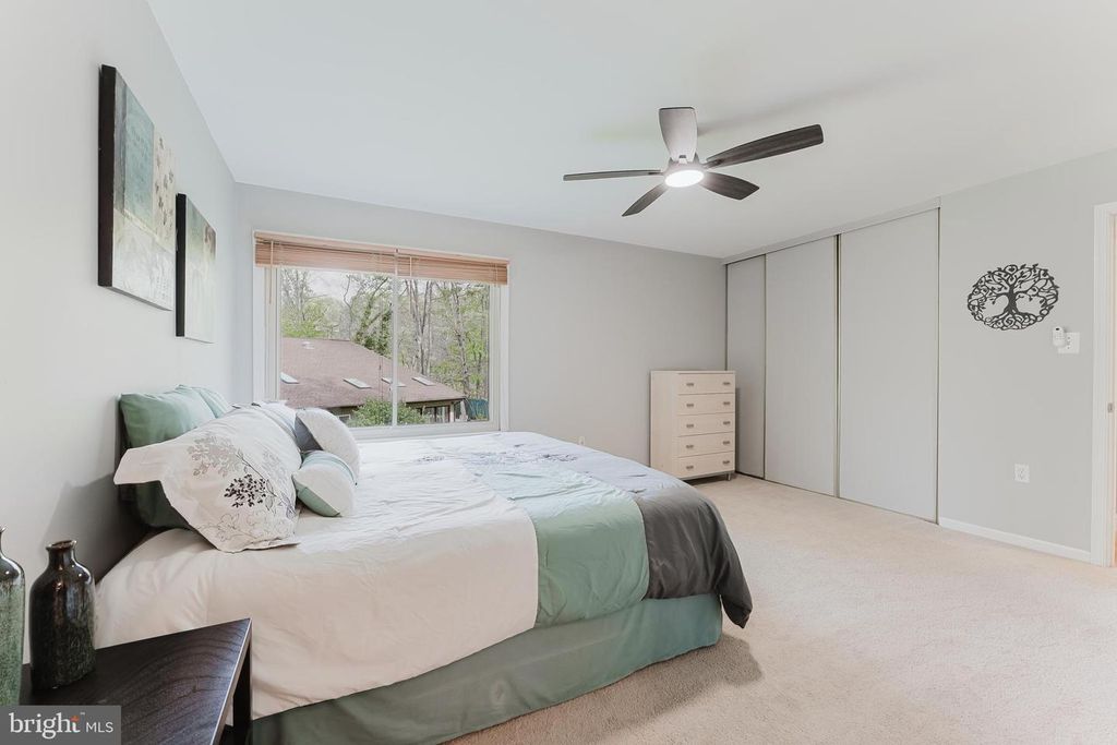 Image 33 of property listing at 5915 LOVEJOY CT, Springfield, VA 22152