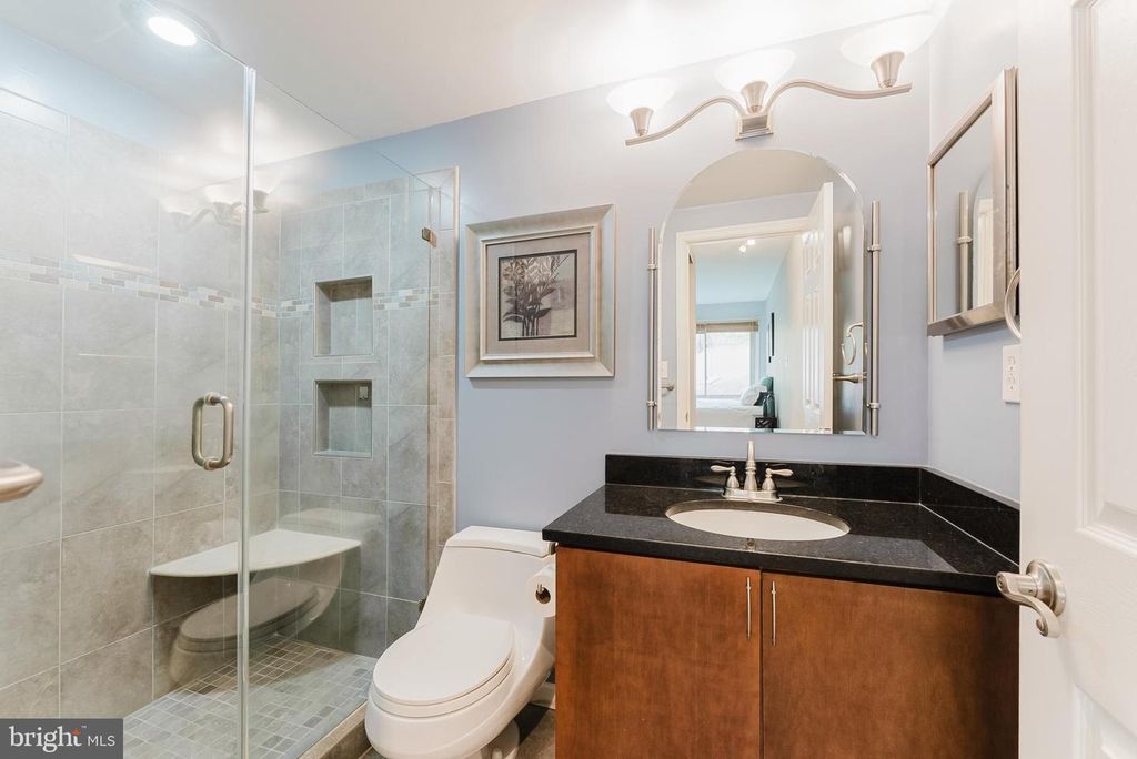 Image 34 of property listing at 5915 LOVEJOY CT, Springfield, VA 22152