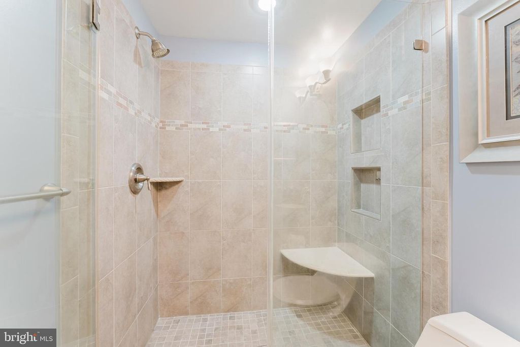 Image 35 of property listing at 5915 LOVEJOY CT, Springfield, VA 22152