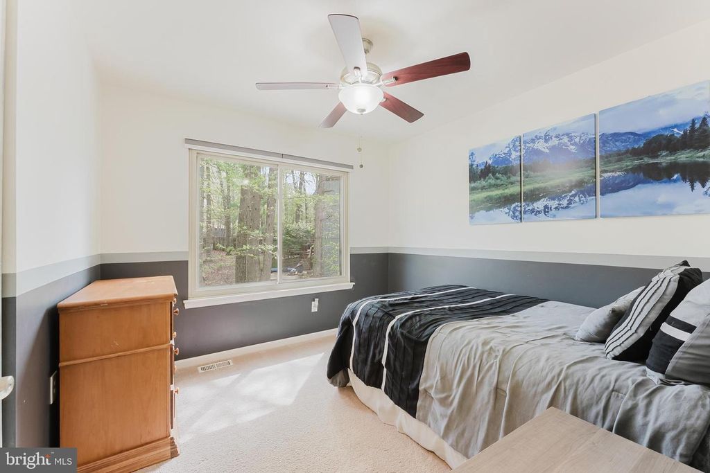 Image 36 of property listing at 5915 LOVEJOY CT, Springfield, VA 22152