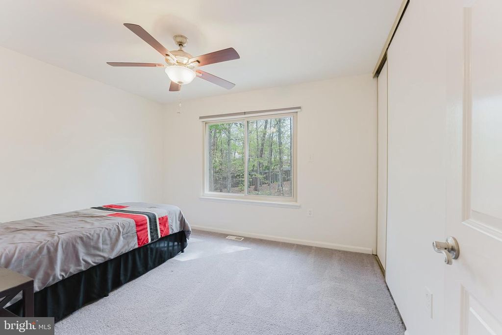 Image 38 of property listing at 5915 LOVEJOY CT, Springfield, VA 22152