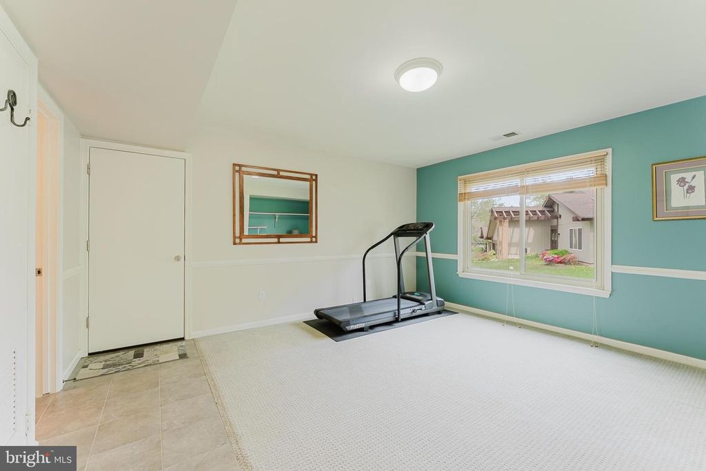 Image 39 of property listing at 5915 LOVEJOY CT, Springfield, VA 22152