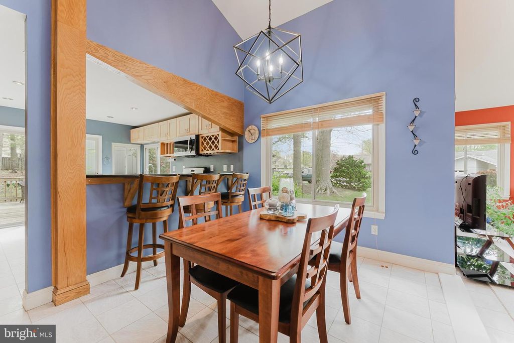 Image 4 of property listing at 5915 LOVEJOY CT, Springfield, VA 22152