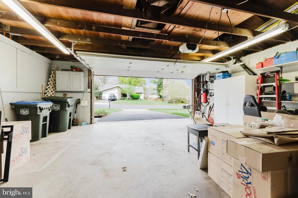 Image 43 of property listing at 5915 LOVEJOY CT, Springfield, VA 22152