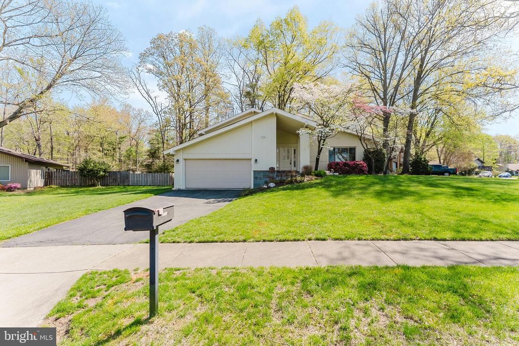 Image 44 of property listing at 5915 LOVEJOY CT, Springfield, VA 22152