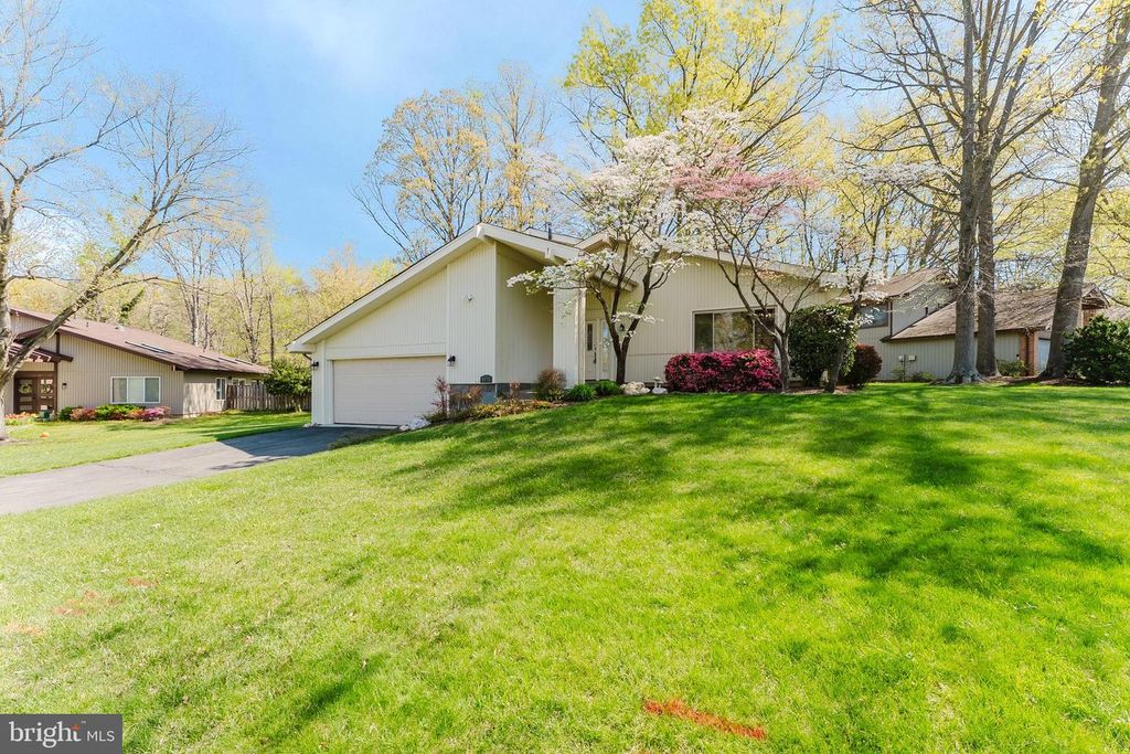 Image 46 of property listing at 5915 LOVEJOY CT, Springfield, VA 22152