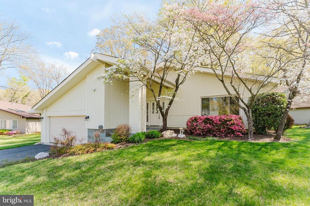 Image 8 of property listing at 5915 LOVEJOY CT, Springfield, VA 22152