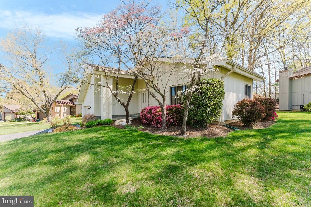 Image 9 of property listing at 5915 LOVEJOY CT, Springfield, VA 22152