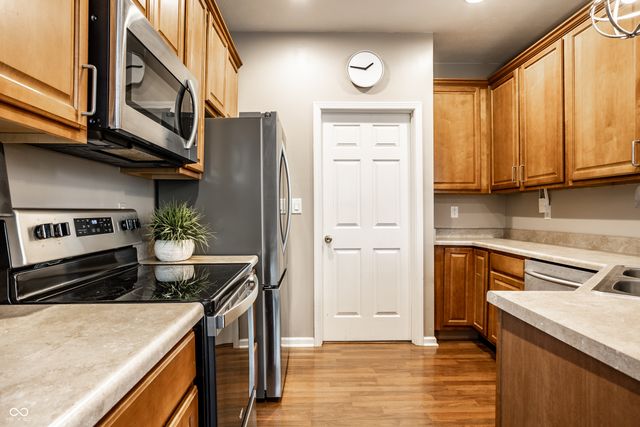 10911 Perry Pear Drive, Zionsville, IN 46077