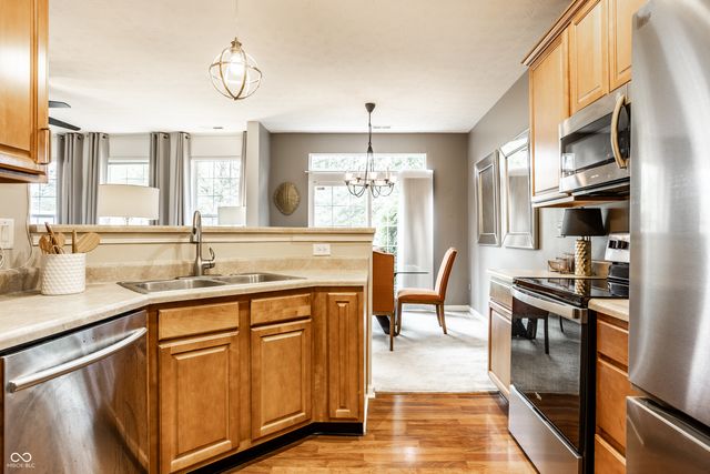 10911 Perry Pear Drive, Zionsville, IN 46077