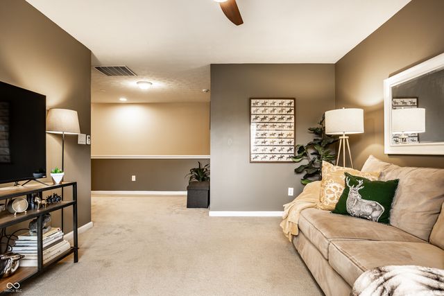 10911 Perry Pear Drive, Zionsville, IN 46077